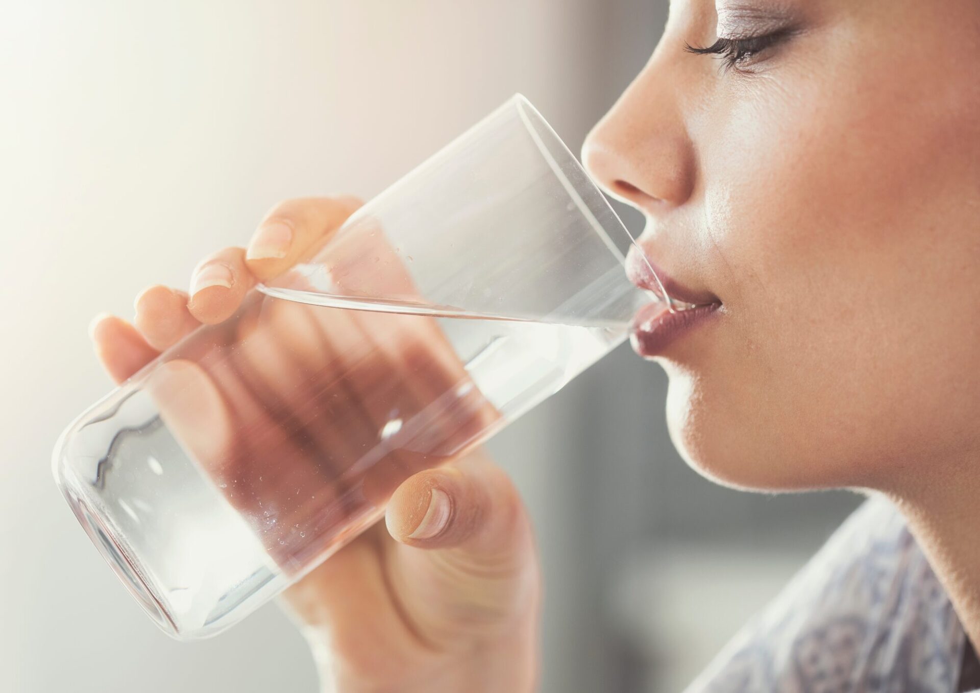Agua filtrada con ósmosis salud, sabor y sostenibilidad en tu grifo