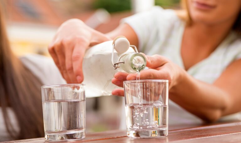 Agua filtrada con ósmosis una alternativa saludable, sostenible y sin plásticos